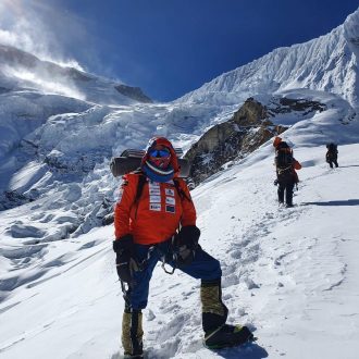 Alex Txikon en un momento de la ascensión al Manaslu invernal