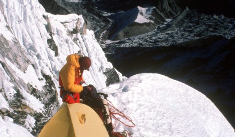 Carlos Buhler en el Ama Dablam (apertura cara NE, 1985). Foto de su colección.