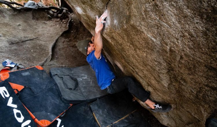 Francesco Berardino en 'REM' 8C+ de Cresciano (Foto: Luca Consonni).