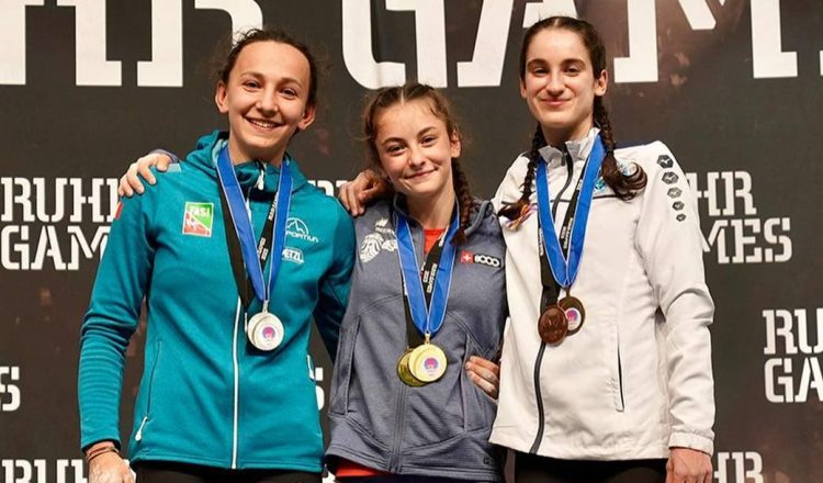 Podio Junior femenino del Campeonato de Europa de Búlder Juvenil de Duisburg 2023, con Iziar Martínez (1ª), Irina Daziano (2ª) y Ruby Danziger (3ª) (Foto: @ruhrgames).