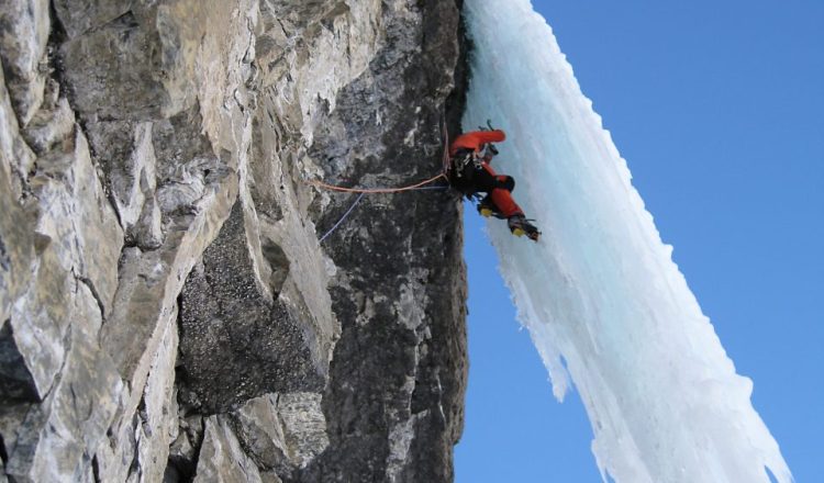 Con Tato Esquirol escalando en hielo en las Rocosas Canadienses. Foto: Carlos Buhler.