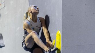 Janja Garnbret en la combinada del Campeonato del Mundo de Escalada de Berna 2023 (Foto: Jan Virt/IFSC).