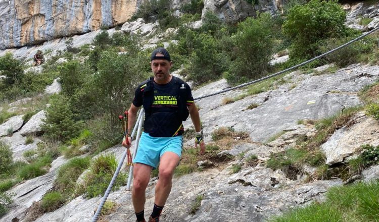 Los miembros del club de trail Kilómetro Vertical de Torrelavega que realizaron el Desafio Lebaniego.