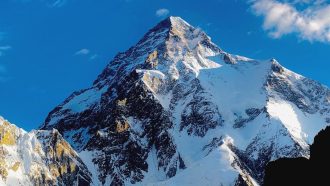 El equipo de alpinistas nepalíes de Nirmal Purja durante la fase de aclimatación y equipamiento K2 invernal 2021