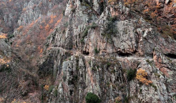 el Chemin de la Corniche. ¿Hace falta explicar el porqué de su nombre?