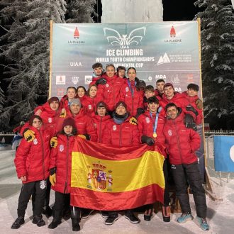 La selección española en el Campeonato del Mundo Juvenil de Escalada en Hielo de Champagny 2024 (Foto: Equipo español de escalada en hielo de competición)
