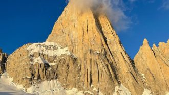 Escalada de El Corazón al Fitz Roy. Foto: Laura Tiefenthaler y Thomas Bukowski