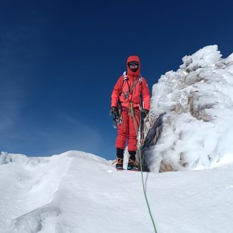 Marina Fernández probando la colección Summit Pumori de The North Face.