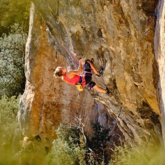 Solveig Korherr en 'Esclatamàsters' 8c+ de Perles (Foto: Emile Pino).