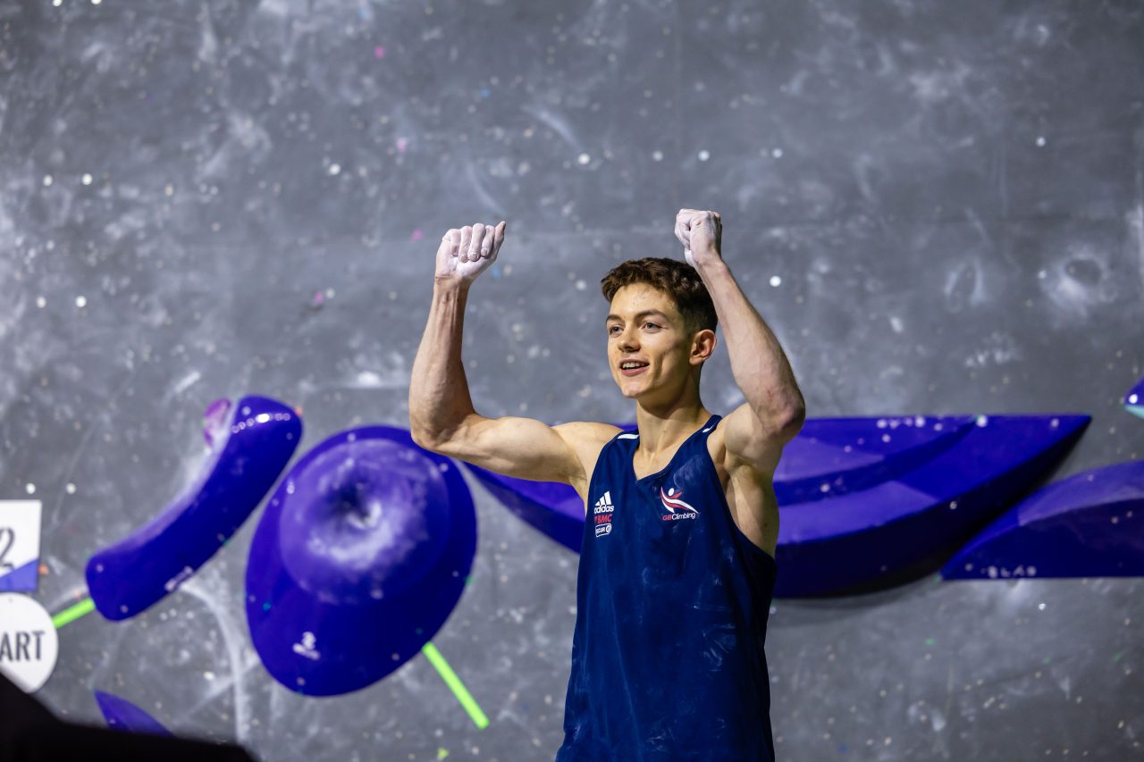 Toby Roberts en el preolímpico europeo de Laval 2023 (Foto: Jan Virt/IFSC).