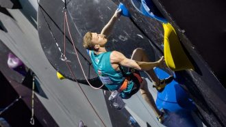 Jakob Schubert en el Campeonato del Mundo de Dificultad de Berna 2023 (Foto: Jan Virt/IFSC).