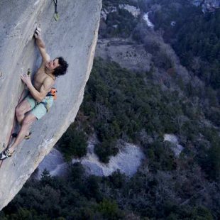 Adam Ondra resuelve al flash 'Super crackinette' 9a+ de St. Léger du Ventoux