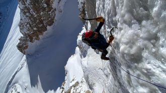 Jared Vilhauer, Seth Timpano y Dane Steadman en el Pik Alpinist (Foto: @danesteadman).