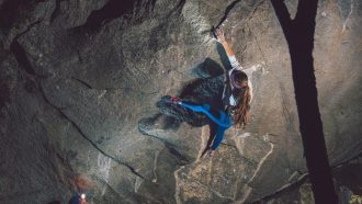 Brooke Raboutou en 'Nascondino' 8A+/B del Ticino (Foto: Matty Hong).