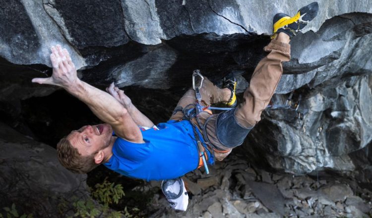 Jakob Schubert en 'The flame' 9b de Zillertal (Foto: Johannes Mair).